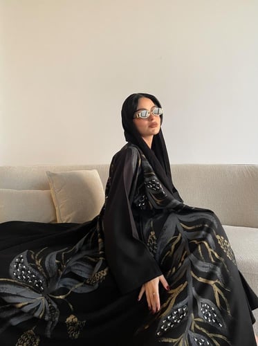 Z191 / قماش كريب مينيمات ورسم يدوي امام وخلف