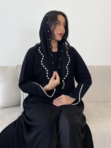 Z252 / قماش كريب كوبرا وشك لولو عالياقه وطرف الاكم...