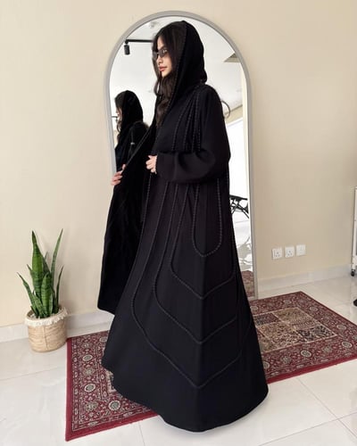 Z322 / قماش كريب كوبرا وقيطان اسود كامل العباية