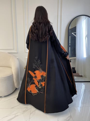 Z154 / قماش كريب ناعم وكلفة ورد بالخلف والاكمام