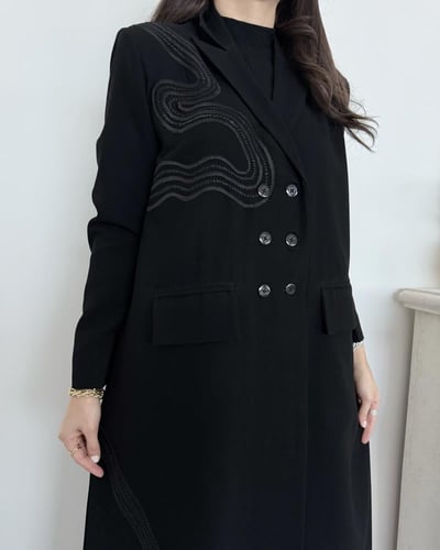 Z373 / قماش كريب مبطن قصة بليزر مع تطريز اسود عالج...