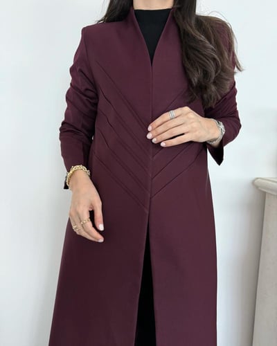 Z370 / قماش كريب عنابي قصة بليزر مبطنة متوفرة بعدة...