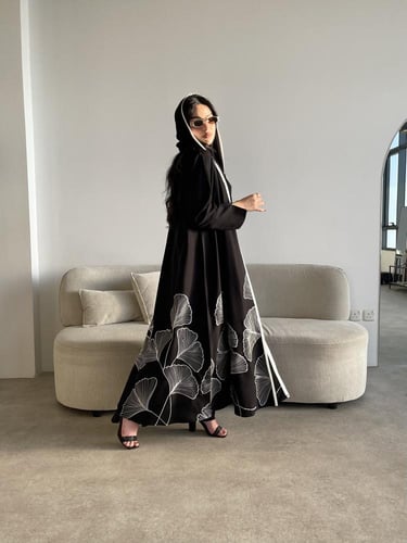 Z195 / قماش كريب مينيمات وتطريز كمبيوتر ابيض تحت