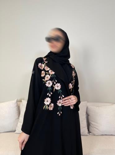 Z116 / قماش كريب وتطريز ملون