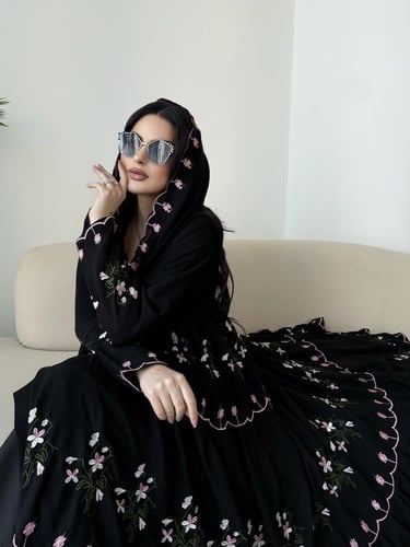 Z297 / قماش كريب وشيفون مطرز ثلاث طبقات وطرف الكم