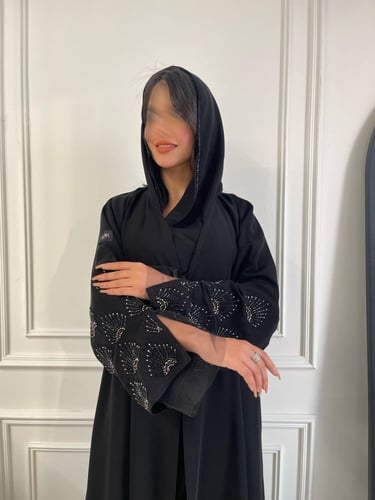 Z69 / قماش كريب لمياء وخرز اسود