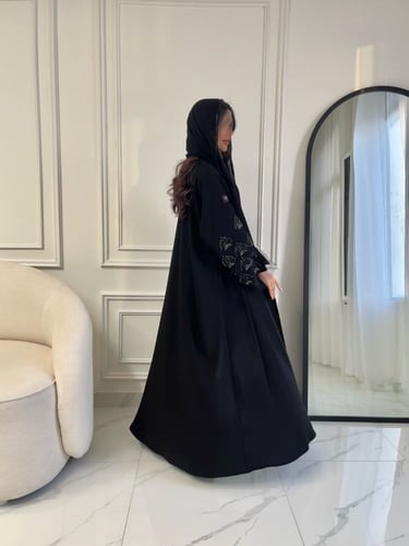 Z69 / قماش كريب لمياء وخرز اسود