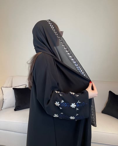 قماش كريب وتطريز