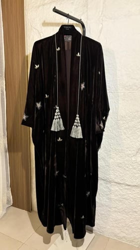 مخملية الياسمين (بني)فل تطريز