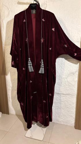 مخملية الياسمين (عنابي محمر )