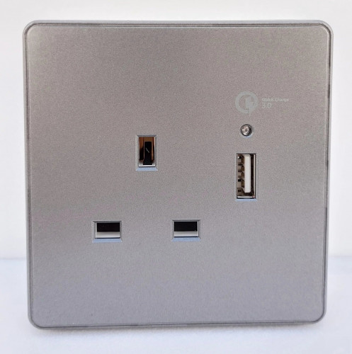 فيش 13 امبير مع USB رصاصي ماركة MAAS