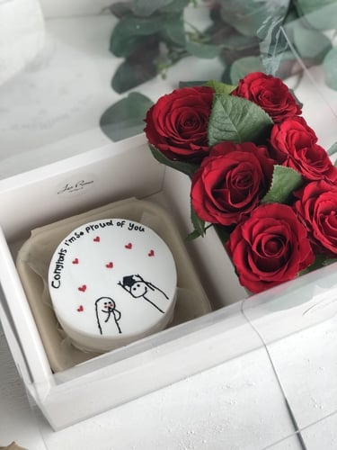 بوكس ورد جوري وجبسفيلا+ كيك كوري (حجم 4 انش)