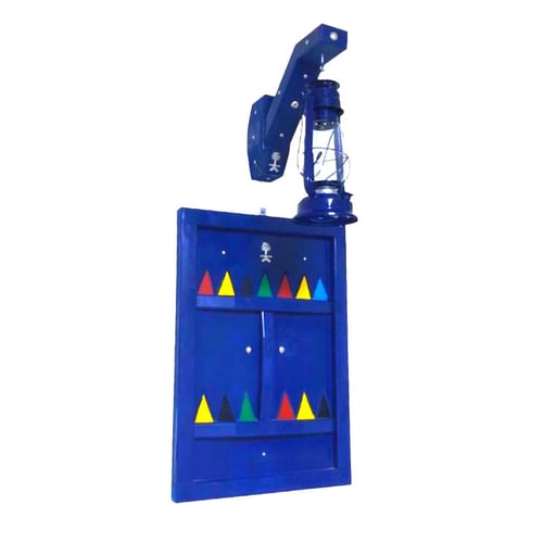 شباك تراثي أزرق غامق مع فانوس لازرق غامق مع قاعده...