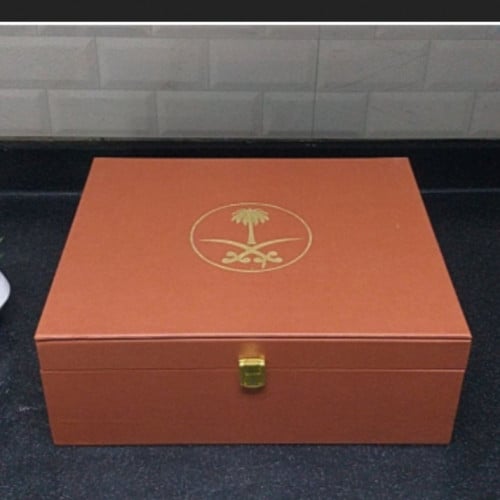 بوكس هدايا بني جلد من داخل بيج