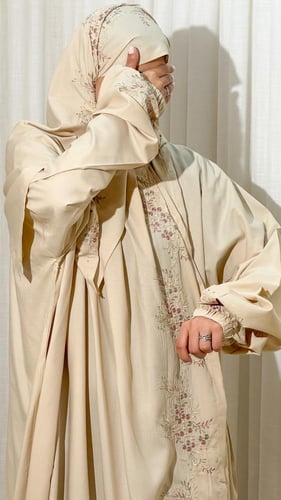 طقم صلاه مطرز كامل بيج