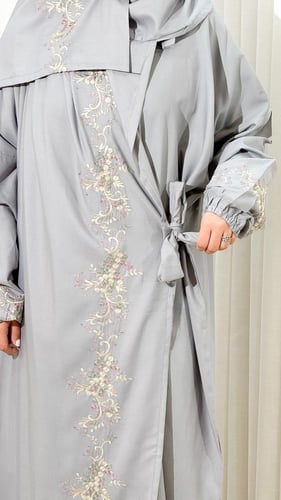 طقم صلاة مطرز كامل – 3 قطع (شرشف + سجادة + سبحة) ب...