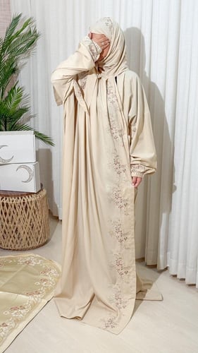 طقم صلاه مطرز كامل بيج