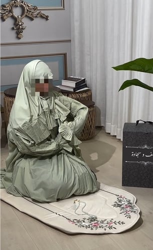 طقم صلاة عدد 2 قطعة - سجادة اسفنجية لون بيج مع شرش...