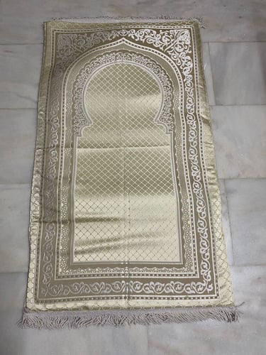 سجادة مبطنة سميكة - لون عسلي مع ذهبي