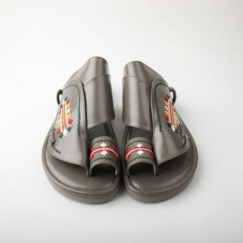 نعال شرقي مطرز