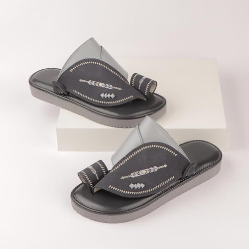 نعال شرقي مطرّز رجالي فاخر