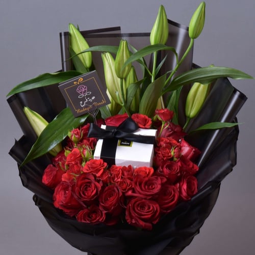 بوكيه روز أحمر مع باتشي