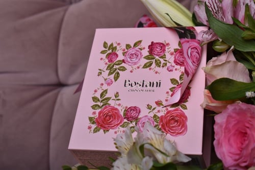 قاعدة شوكولاتة حب