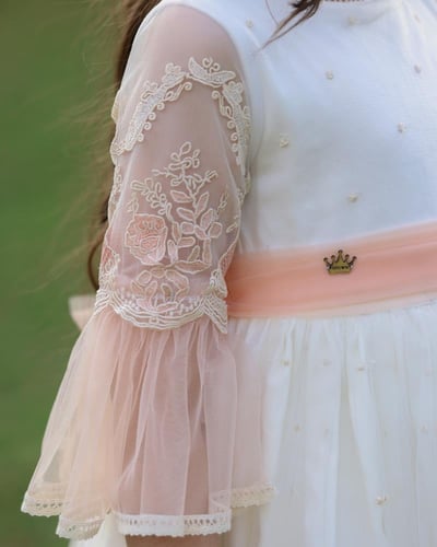 فستان دانتيل