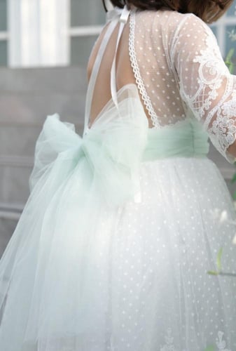 فستان دانتيل ابيض