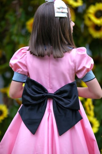 فستان وردي بكسرات