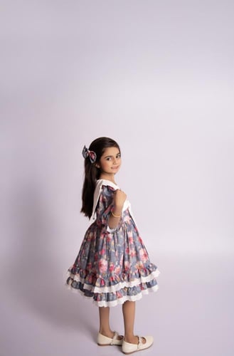 بتلات الورد ياقة