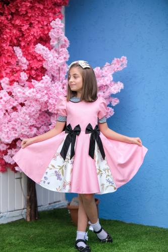 فستان وردي بكسرات