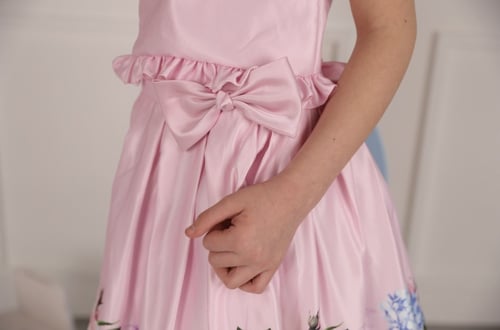 طقم الورود الوردي