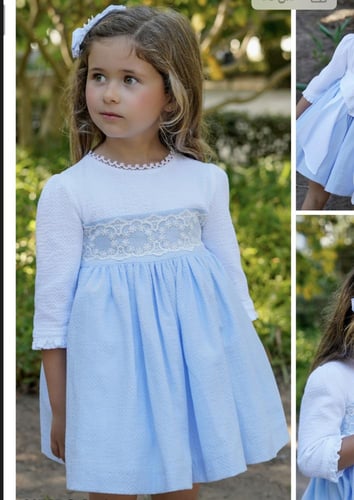 فستان سماوي وابيض