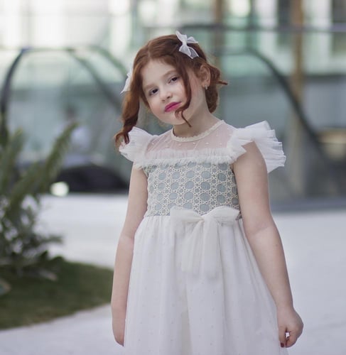 فستان الدانتيل الراقي