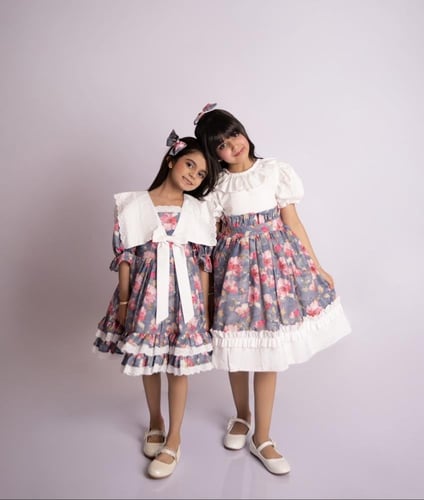 بتلات الورد ياقة