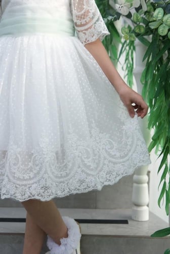 فستان دانتيل ابيض