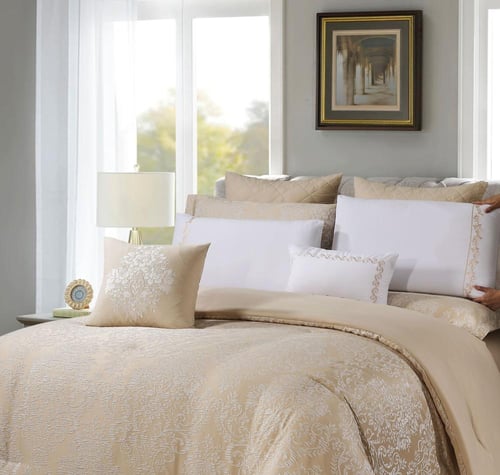 مفرش صيفي فاخر كوين جاكار مطرز 8 قطع –رومينا- بيج