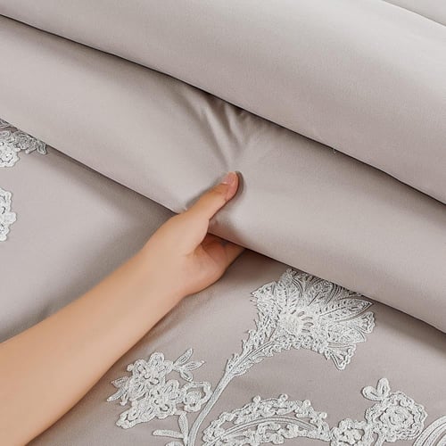 مفرش صيفي مزدوج مطرز فاخر 12 قطعة - ليوني - بيج رم...