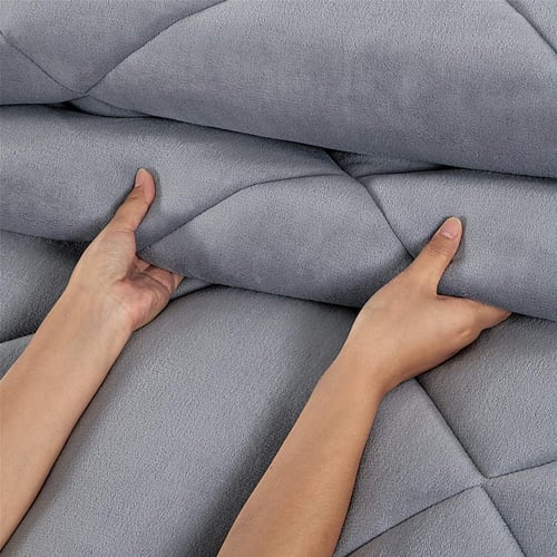 مفرش شتوي مزدوج مخمل فرو 6 قطع - جوانا -رمادي فاتح