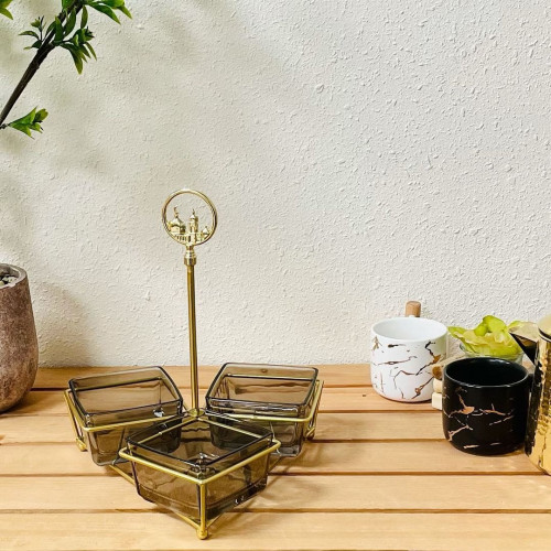 تمرية ذهبية بثلاث صحون مربعة زجاج مع شيال ذهبي