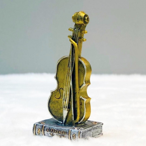 ديكور جيتار مع كتاب سيراميك