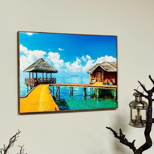 لوحة جدارية باطار خشب لمنظر طبيعي كوخ خشبي عالبحر...