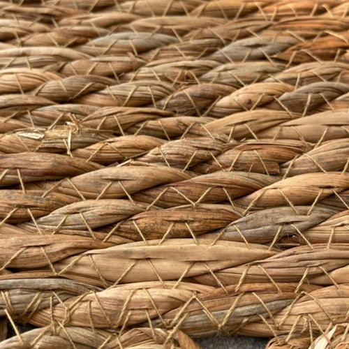 مفرش ارضى دائري مصنوع من مادة القش