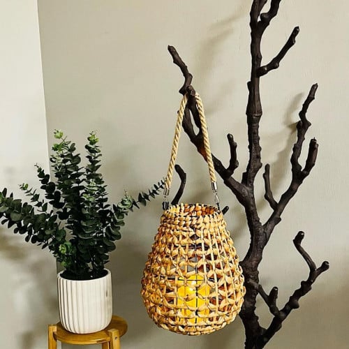 فانوس متوسط خشب وحديد و خيزران مفرغ بمسكة يد حبل و...