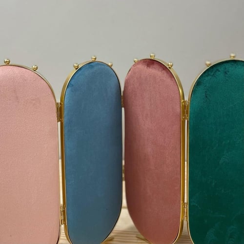 منظم اكسسوارات ومجوهرات ستاند قطيفة زهري وسماوي وم...