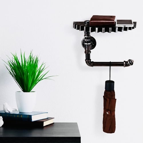 رف حديد وخشب بشكل مواسير