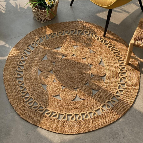 مفرش ارضى دائري مصنوع من مادة القش