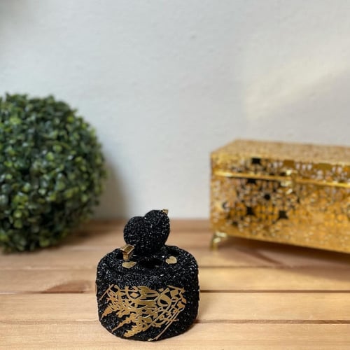 مبخرة سيراميك بنقش ورد اسود مزخرفة بالذهبي عليها ق...