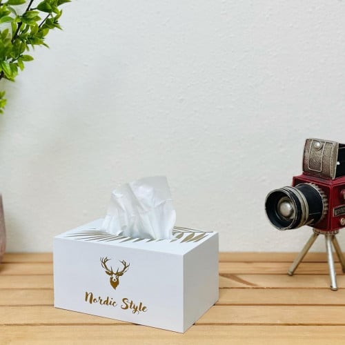 علبة مناديل خشب بيضاء عليها ريشه ذهبيه